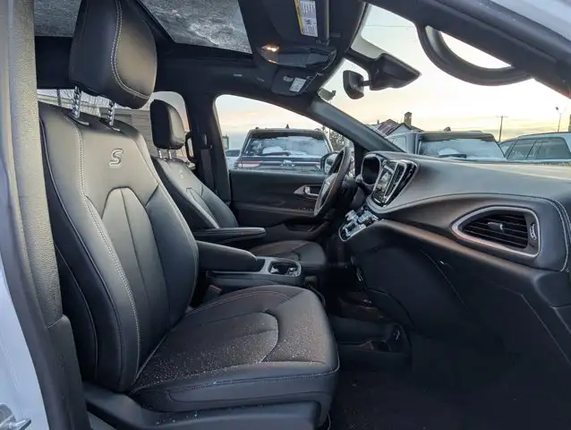 2026 Chrysler Pacifica Select in Cars & Trucks in Edmonton - Image 21