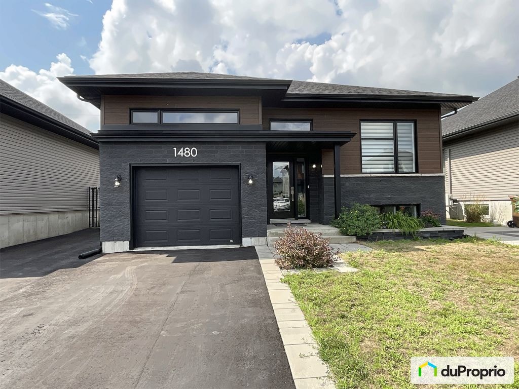 $679,900 - Bungalow for sale in Contrecoeur — photo 1