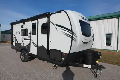 Dry Weight 3607lbs Overall Length 21 feet 2 inches RENAUD RV SALES 2558 COUNTY RD 20, HARROW, ON N0R...