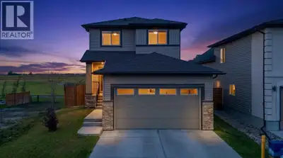 Welcome to 816 Lakewood Circle, a bright and inviting detached home in the desirable lake community...