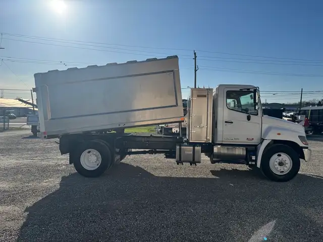 2018 Hino 338 in Heavy Trucks in Hamilton - Image 3