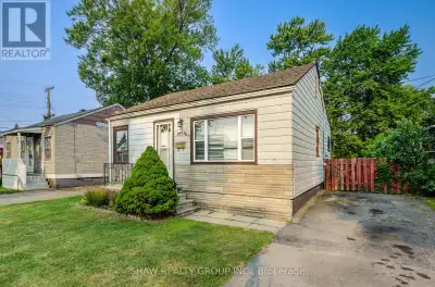 Welcome to 259 Julian Avenue A Charming Bungalow in a Prime Location! This inviting 2-bedroom bungal...
