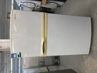 2237- Réfrigérateur KitchenAid blanc congélateur en haut fridge