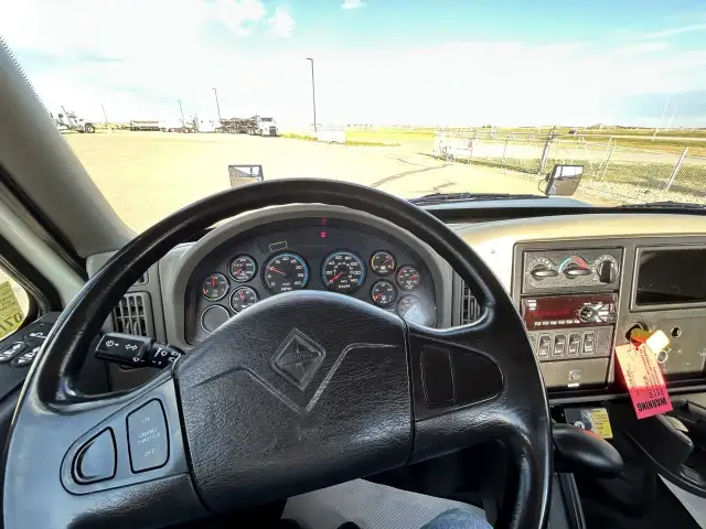 2018 International 4300 Chassis in Heavy Trucks in Regina - Image 11
