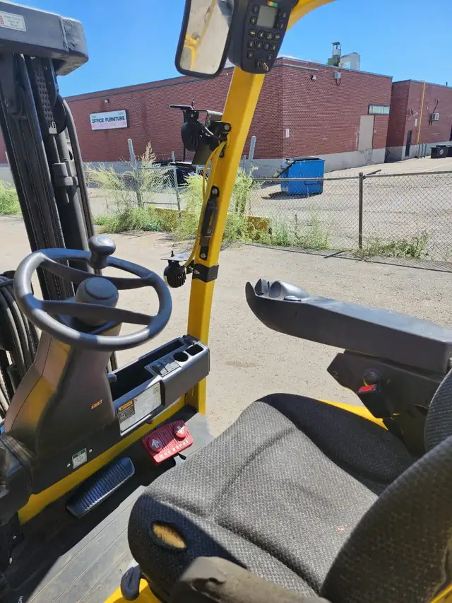 2021 Hyster 6000 LB CAP ELECTRIC FORKLIFT 3 STAGE w side-shift in Heavy Equipment in Mississauga / Peel Region - Image 5