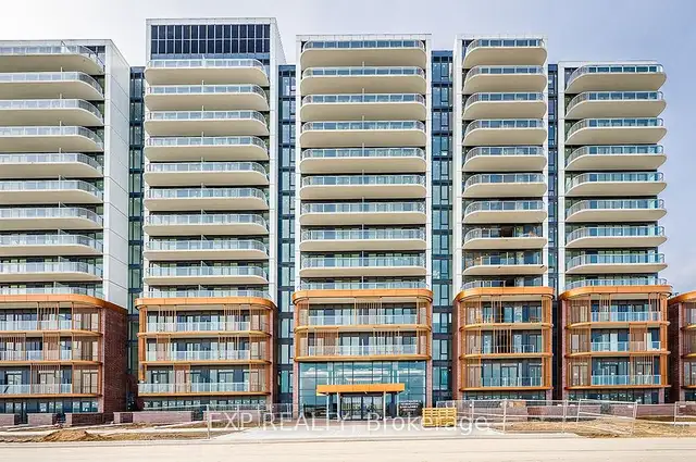 Located in the centre of Port Credit! in Condos for Sale in Mississauga / Peel Region - Image 2