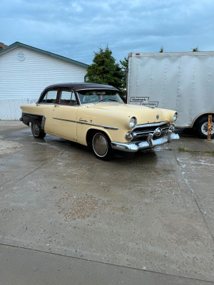 1952 Ford Sedan