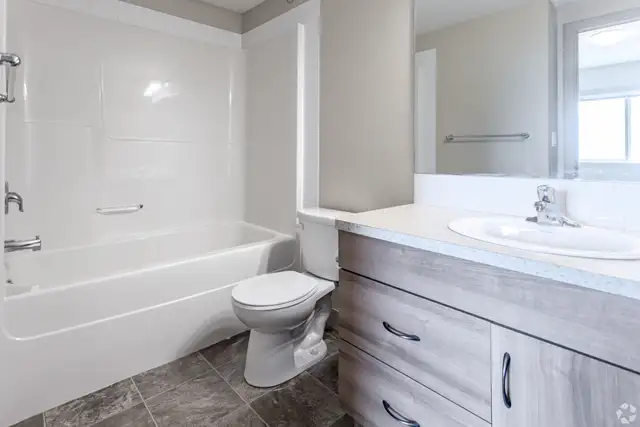 2 Bedroom 2 Bathroom in Sylvan Lake in Long Term Rentals in Red Deer - Image 18