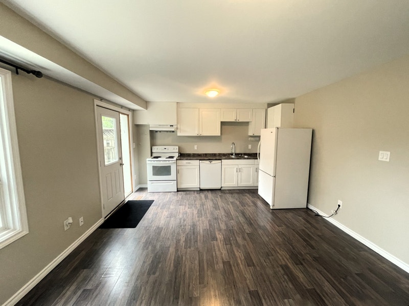 Charming 2 Bedroom Duplex Apartment in West Barrie Long Term Rentals