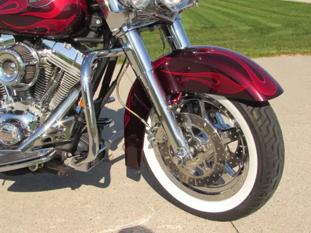 2002 Harley-Davidson FLHRSE - CVO Road King in Sport Touring in Leamington - Image 7