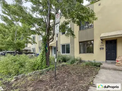 Située à seulement cinq minutes du pont Alexandra et du centre-ville d'Ottawa, cette maison de ville...