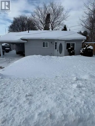 Welcome to 232 Jane Street Unit B. This 2 bedroom, 1 bath bungalow in the heart of Stayner is within...