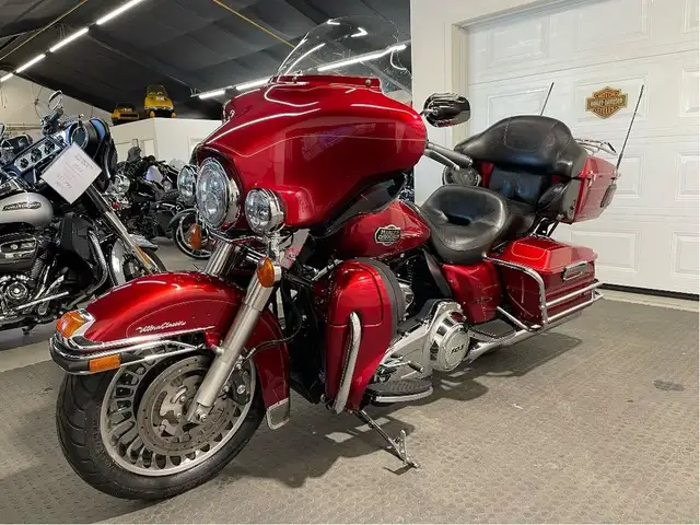 2013 Harley-Davidson Electra Glide Ultra Classic CANADIAN HARLEY in Sport Touring in North Bay - Image 5