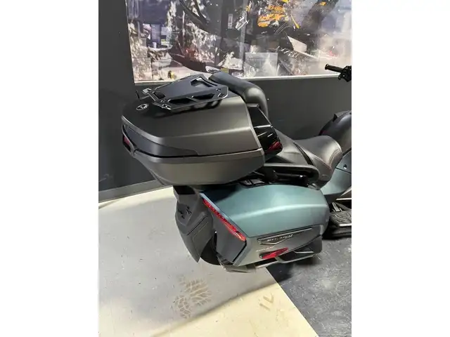 2023 Can-Am Spyder F3 Limited SPECIAL SERIES in Street, Cruisers & Choppers in Québec City - Image 3