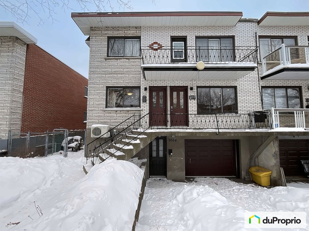 $939,000 - Triplex for sale in Ahuntsic / Cartierville — photo 1