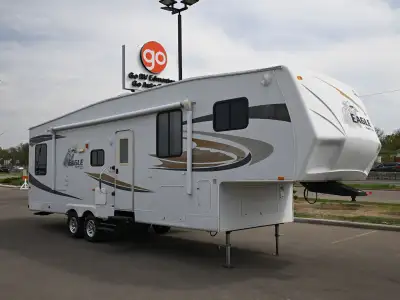 The 2010 Eagle 305RLS fifth wheel offers a spacious and comfortable layout designed for extended sta...