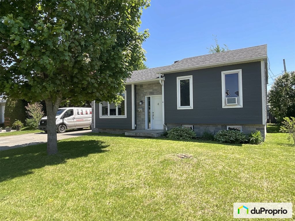 $575,000 - Bungalow for sale in Salaberry-De-Valleyfield — photo 1