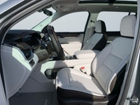 Distinct exterior design combines bold functionality and aggressive details that create a powerful p... (image 8)