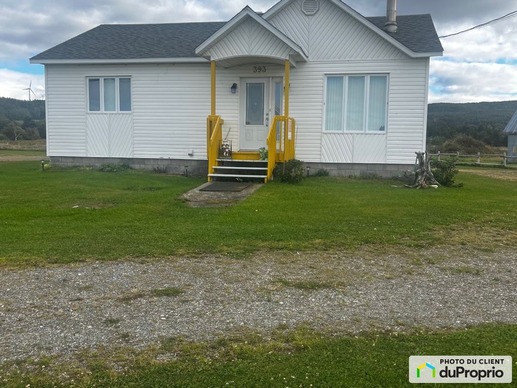 $185,000 - Bungalow for sale in Cap-Chat — photo 1