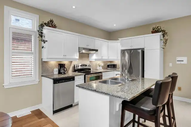 ELEGANT BUNGALOW LIVING ON PRIVATE COURT - 2+1 BED, 3 BATH in Houses for Sale in St. Catharines - Image 4