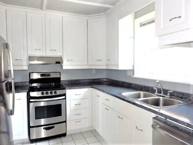 17-083 Spacious, Prime South End! Short walk to downtown Halifax in Long Term Rentals in City of Halifax - Image 5