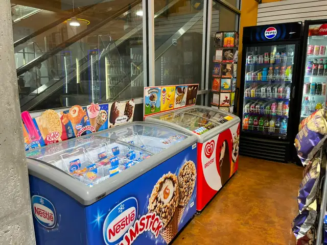 Smoke shop with Lotto in Commercial & Office Space for Sale in Burnaby/New Westminster - Image 4