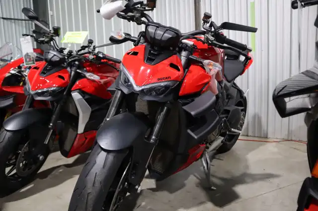2024 Ducati Streetfighter V4 Red in Sport Touring in Edmonton - Image 8