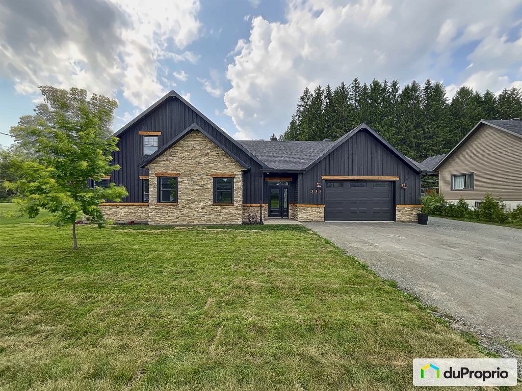 $595,000 - 1 1/2 Storey for sale in Herouxville — photo 1