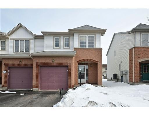 Barrhaven end unit 3 bedroom 2.5 bath townhouse for rent in Long Term Rentals in Ottawa