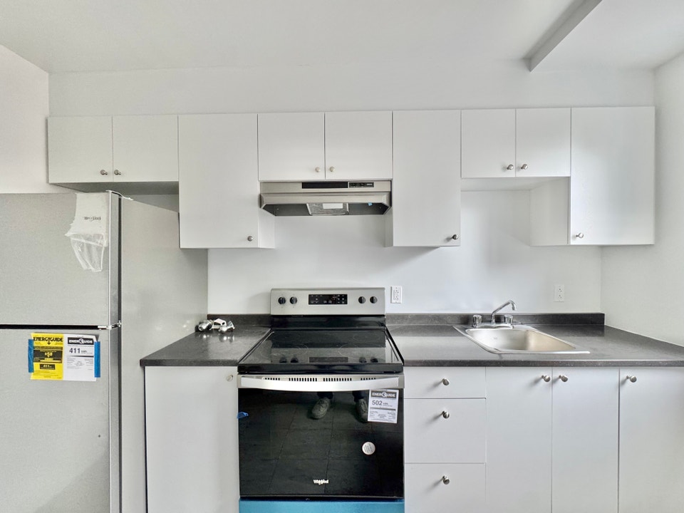 5 et demi à louer - Ville St-Laurent - Électros et WiFi - Dispo 3