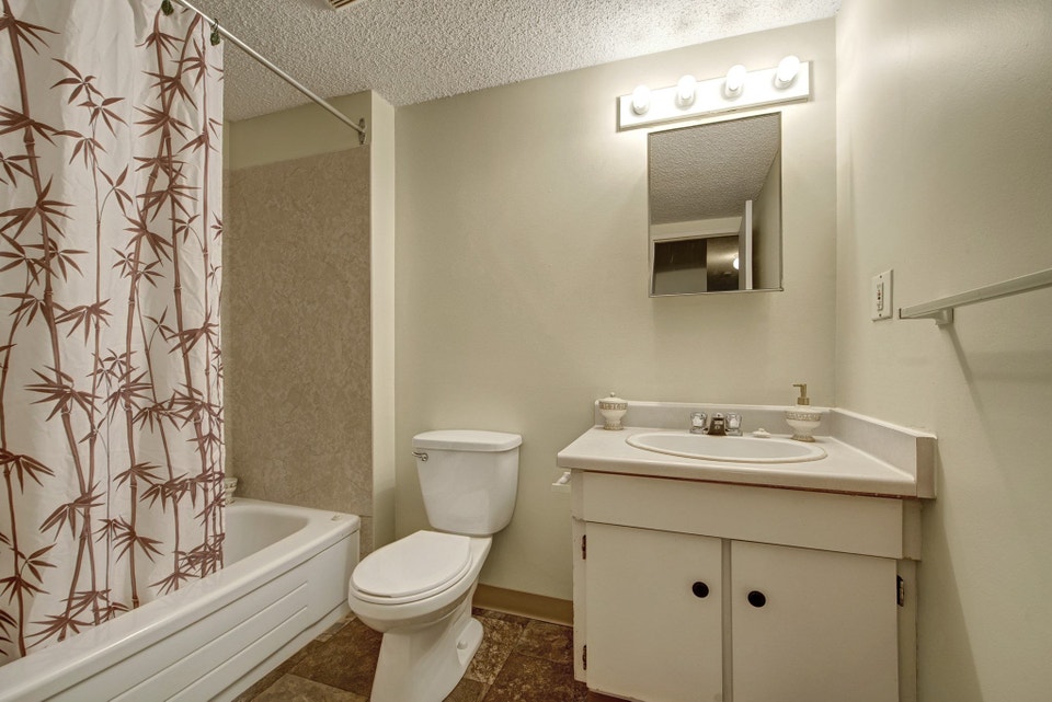 2 Bed x 1 Bath Apartment for Rent on Lakewood Road North NW 4