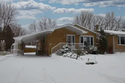 2 Bedroom Basement Apartment – All Utilities & Parking Included