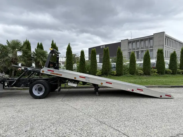 2022 Ford F600 XLT 4x4 20 Foot Roll Off Flatdeck Tow Truck in Heavy Trucks in Regina - Image 17