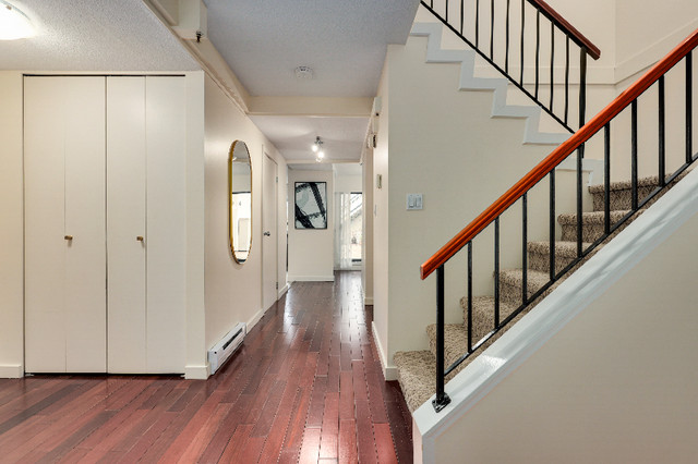**OPEN SUNDAY 28th 2-4pm** Spacious Ambleside Townhouse in Condos for Sale in Vancouver - Image 4