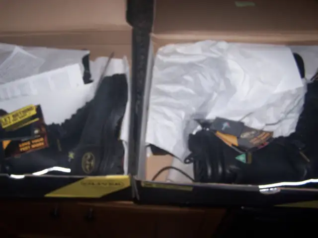 Men's Work Safety Boots, Steel Toe, Black, Brand New, Size 6 in Men's Shoes in Hamilton - Image 2