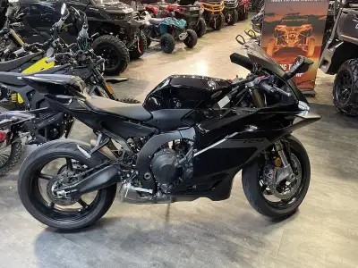 Executive demo, only 448 kms!! 2025 Yamaha YZF-R9 Redefining the Supersport class, Yamaha's groundbr...
