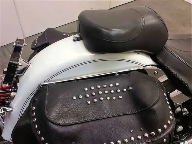 2001 Harley-Davidson FLSTC-Heritage Softail Classic in Street, Cruisers & Choppers in City of Toronto - Image 9