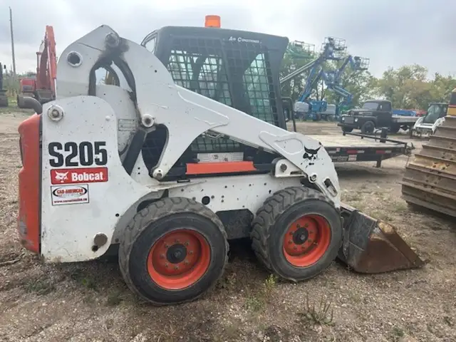 2008 BOBCAT S205 in Heavy Equipment in Regina - Image 4