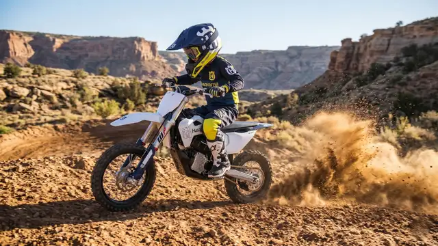2027 Husqvarna Motorcycles EE 5 in Street, Cruisers & Choppers in Delta/Surrey/Langley - Image 2
