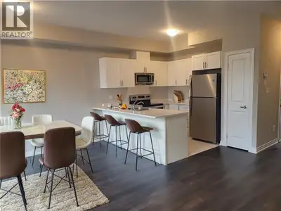 Stunning 3-bedroom, 2.5-bathroom freehold townhome located in the highly desirable Hamilton Mountain...