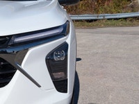 Sunroof Package - Driver Confidence Package - Wireless Charging - Heated Outside Mirrors - Heated Fr... (image 5)