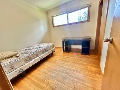 Large & furnished main floor room in Brentwood house. Room is furnished with bed, study desk and cha...