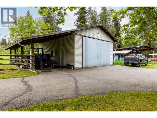 2240 97B Highway SE Salmon Arm, British Columbia in Houses for Sale in Kamloops - Image 31