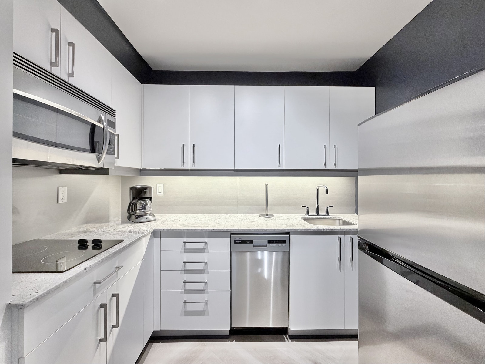 2050 Avenue Lincoln — photo 1