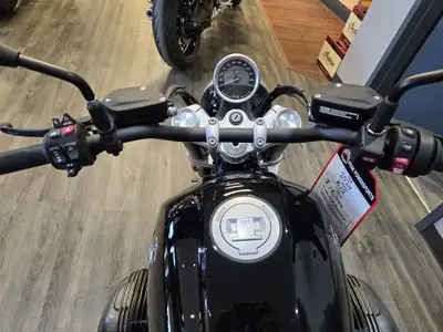 2024 BMW R 12 Blackstorm Metallic CRUISE AS YOU ARE You dont have to dream of California. This laid-...