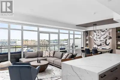 Rare Marina-Facing Residence in Friday Harbor Welcome to one of Friday Harbor's most coveted waterfr...