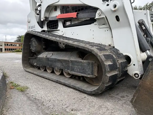 2017 Bobcat T740 Skid Loader in Heavy Trucks in Regina - Image 17