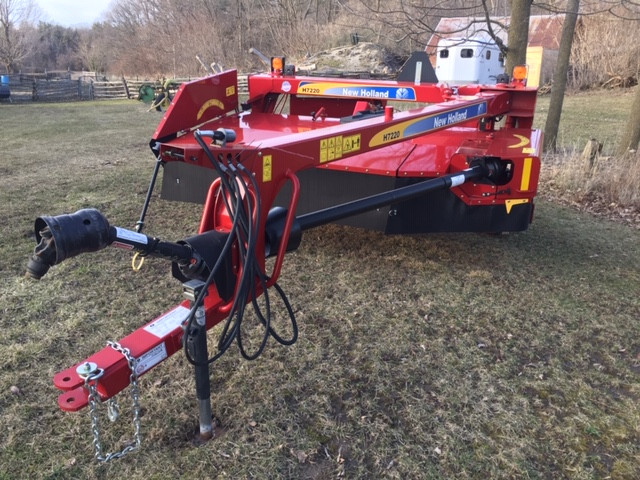 New Holland H7220 Discbine in Farming Equipment in Kingston