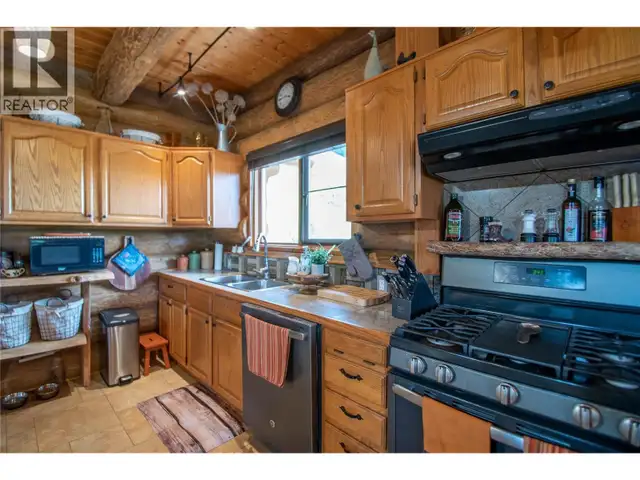 1225 Round Lake Road Armstrong, British Columbia in Houses for Sale in Vernon - Image 12