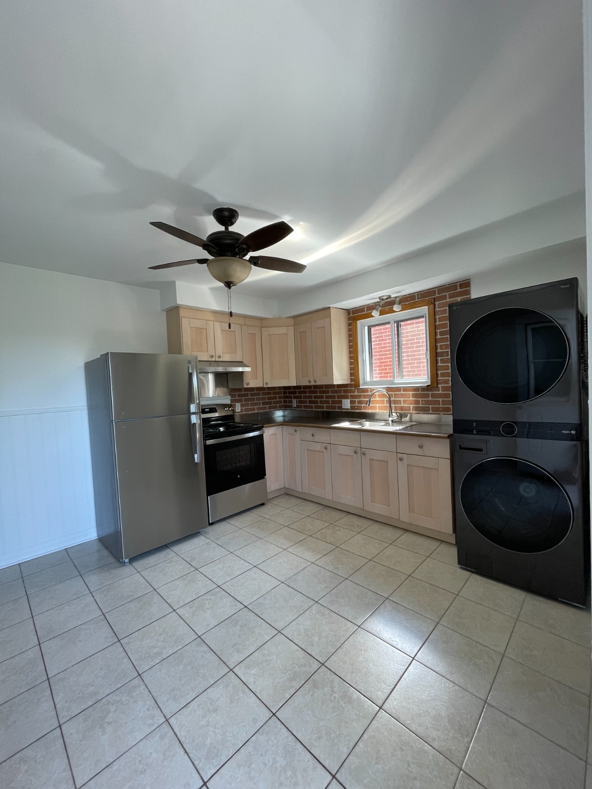 4 1/2 haut triplex 2 chambres fermées Ahuntsic Métro Crémazie — photo 1